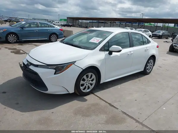 5YFEPMAE5NP363507 2022 TOYOTA COROLLA - Image 2