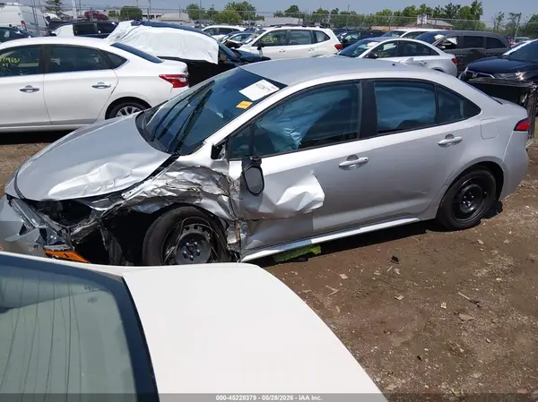 5YFEPMAE5NP368383 2022 TOYOTA COROLLA - Image 2
