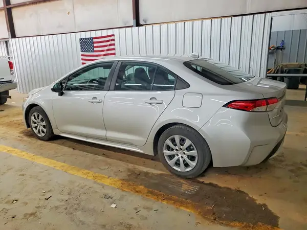 5YFEPMAE5NP369596 2022 TOYOTA COROLLA - Image 2