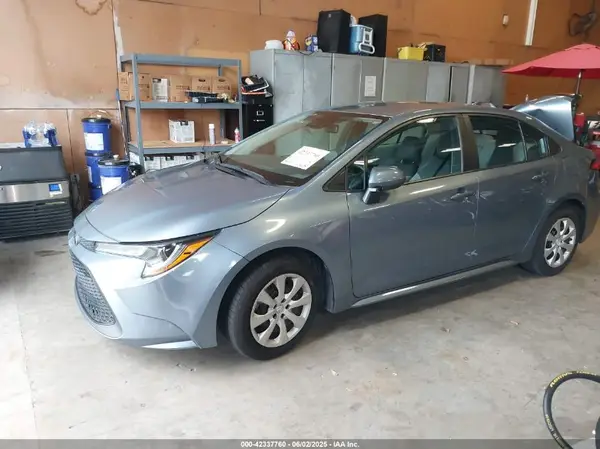 5YFEPMAE5NP370604 2022 TOYOTA COROLLA - Image 2