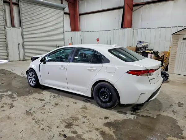5YFEPMAE5NP381182 2022 TOYOTA COROLLA - Image 2