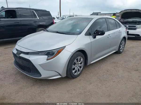 5YFEPMAE5NP381442 2022 TOYOTA COROLLA - Image 2