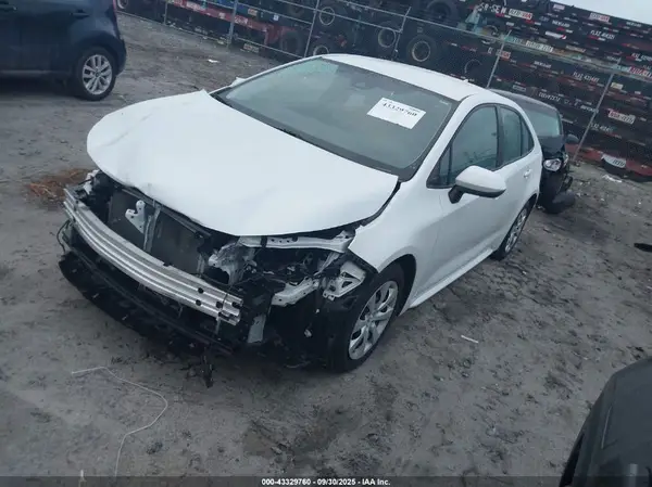 5YFEPMAE5NP387614 2022 TOYOTA COROLLA - Image 2