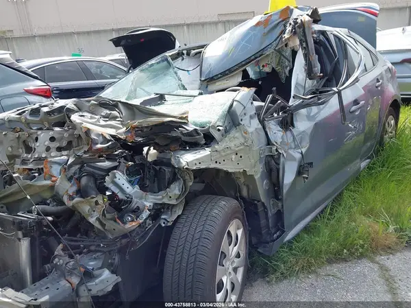 5YFEPMAE6MP208429 2021 TOYOTA COROLLA - Image 2