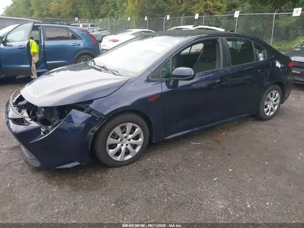 5YFEPMAE6MP223884 2021 TOYOTA COROLLA - Image 2