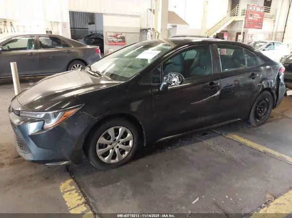5YFEPMAE6MP230026 2021 TOYOTA COROLLA - Image 2