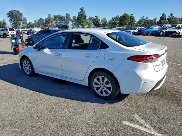 5YFEPMAE6MP231760 2021 TOYOTA COROLLA - Image 2