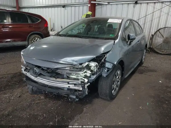 5YFEPMAE6MP233802 2021 TOYOTA COROLLA - Image 2