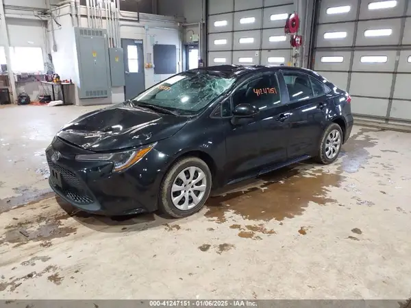 5YFEPMAE6MP233847 2021 TOYOTA COROLLA - Image 2