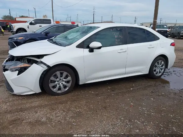 5YFEPMAE6MP247716 2021 TOYOTA COROLLA - Image 2