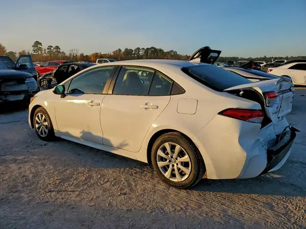 5YFEPMAE6NP275047 2022 TOYOTA COROLLA - Image 2