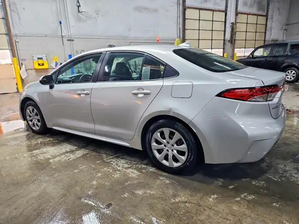 5YFEPMAE6NP277073 2022 TOYOTA COROLLA - Image 2