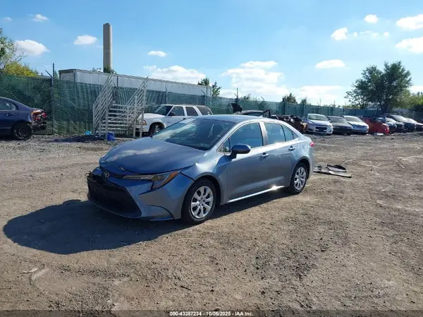 5YFEPMAE6NP280099 2022 TOYOTA COROLLA - Image 2