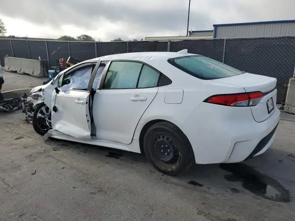 5YFEPMAE6NP288395 2022 TOYOTA COROLLA - Image 2