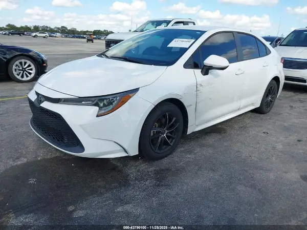 5YFEPMAE6NP295041 2022 TOYOTA COROLLA - Image 2
