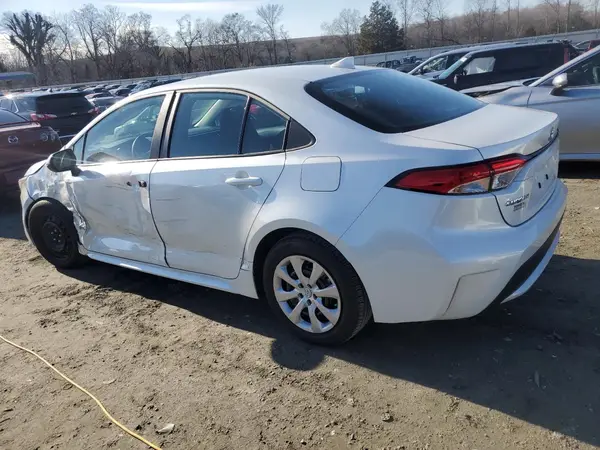 5YFEPMAE6NP296920 2022 TOYOTA COROLLA - Image 2