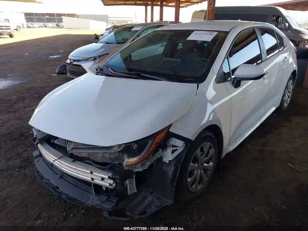 5YFEPMAE6NP297629 2022 TOYOTA COROLLA - Image 2