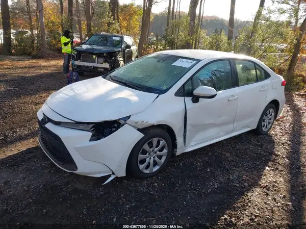 5YFEPMAE6NP301596 2022 TOYOTA COROLLA - Image 2