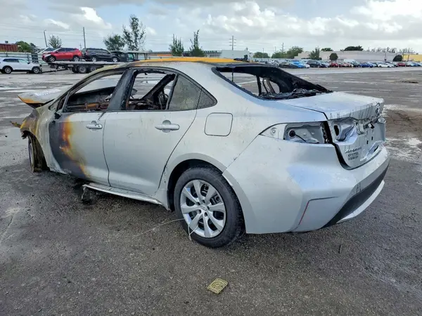 5YFEPMAE6NP305048 2022 TOYOTA COROLLA - Image 2