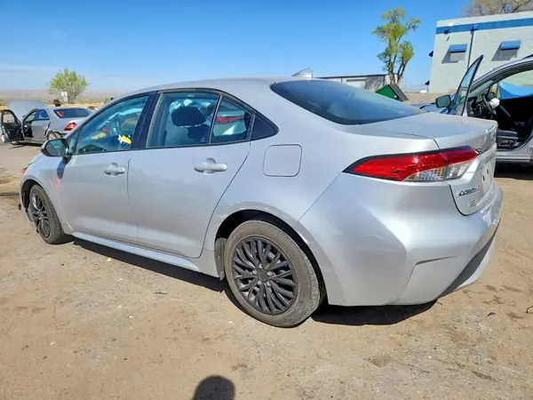 5YFEPMAE6NP310427 2022 TOYOTA COROLLA - Image 2