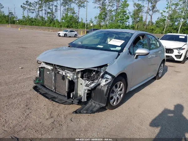 5YFEPMAE6NP317961 2022 TOYOTA COROLLA - Image 2