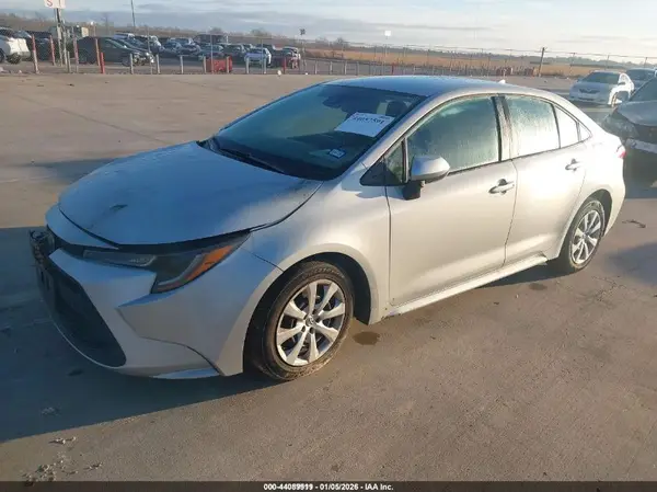 5YFEPMAE6NP327891 2022 TOYOTA COROLLA - Image 2