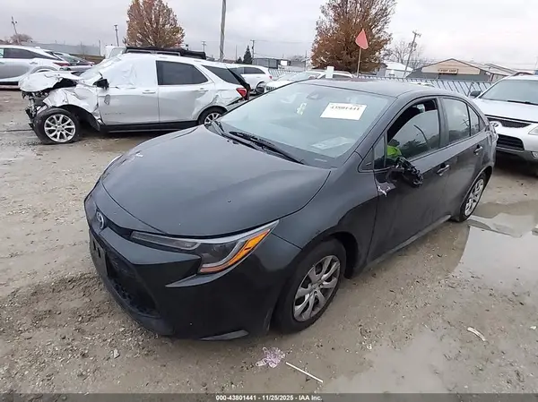 5YFEPMAE6NP329298 2022 TOYOTA COROLLA - Image 2
