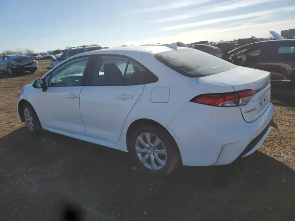 5YFEPMAE6NP332685 2022 TOYOTA COROLLA - Image 2