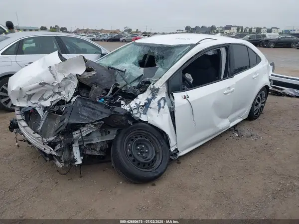 5YFEPMAE6NP352211 2022 TOYOTA COROLLA - Image 2