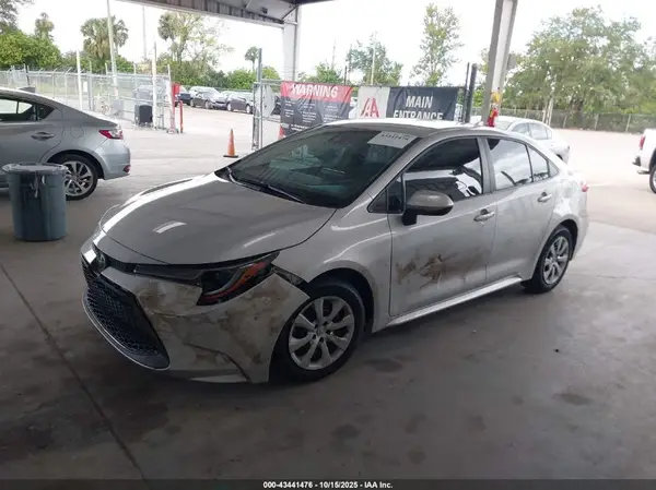 5YFEPMAE6NP360681 2022 TOYOTA COROLLA - Image 2
