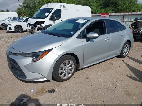 5YFEPMAE6NP362642 2022 TOYOTA COROLLA - Image 2