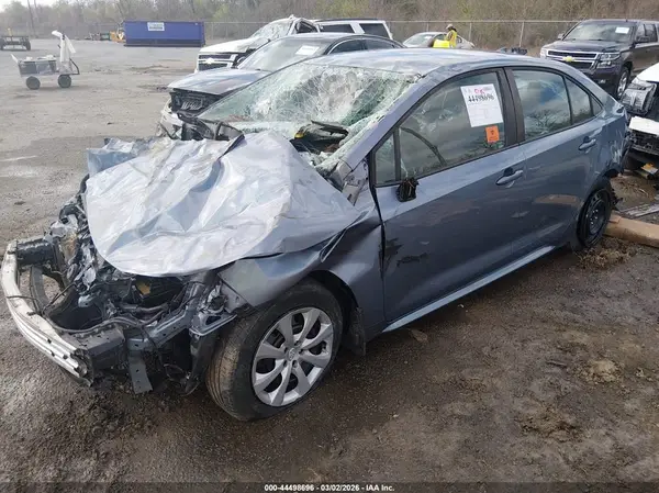5YFEPMAE6NP371924 2022 TOYOTA COROLLA - Image 2