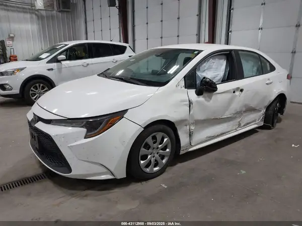 5YFEPMAE6NP373138 2022 TOYOTA COROLLA - Image 2