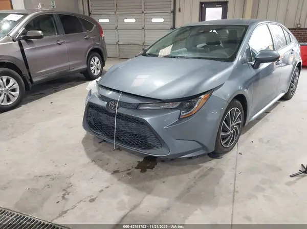 5YFEPMAE7MP187591 2021 TOYOTA COROLLA - Image 2