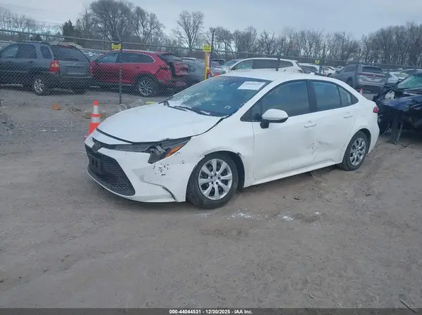 5YFEPMAE7MP216961 2021 TOYOTA COROLLA - Image 2