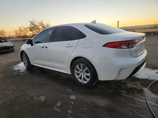 5YFEPMAE7MP235865 2021 TOYOTA COROLLA - Image 2