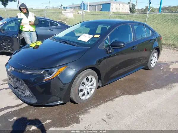 5YFEPMAE7NP273839 2022 TOYOTA COROLLA - Image 2