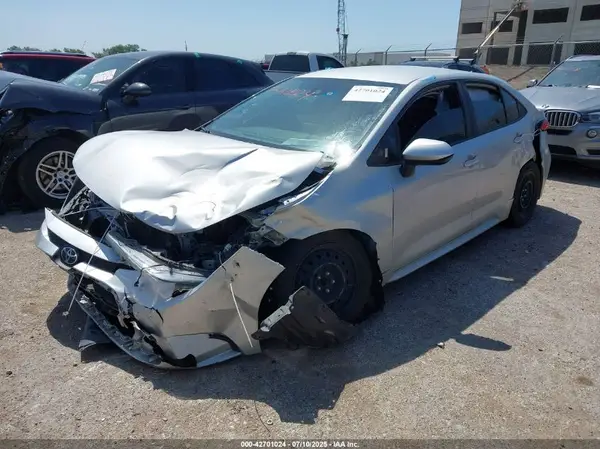 5YFEPMAE7NP292780 2022 TOYOTA COROLLA - Image 2