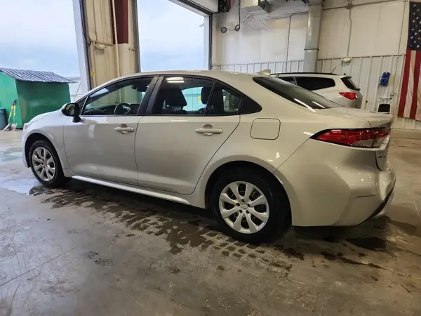 5YFEPMAE7NP296523 2022 TOYOTA COROLLA - Image 2