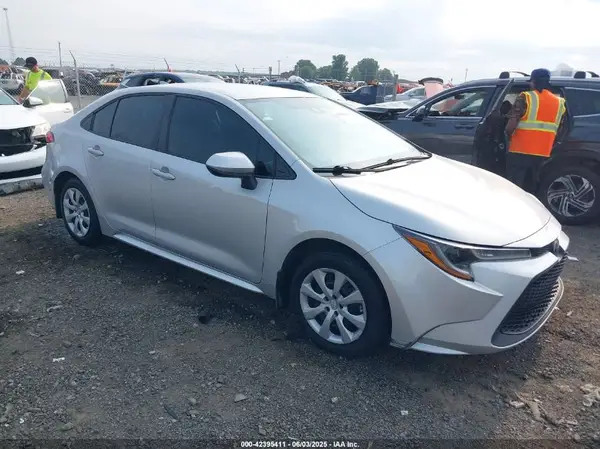 5YFEPMAE7NP297977 2022 TOYOTA COROLLA - Image 1
