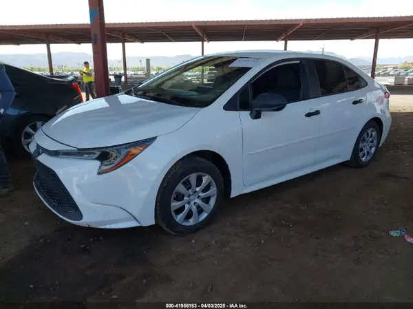 5YFEPMAE7NP298823 2022 TOYOTA COROLLA - Image 2