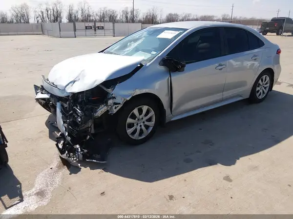 5YFEPMAE7NP301848 2022 TOYOTA COROLLA - Image 2