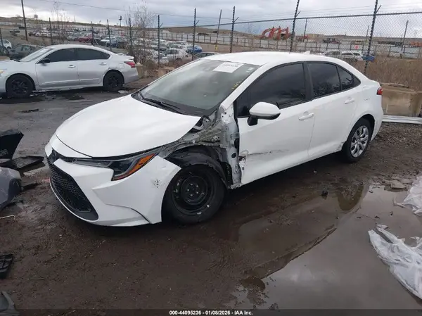 5YFEPMAE7NP305723 2022 TOYOTA COROLLA - Image 2