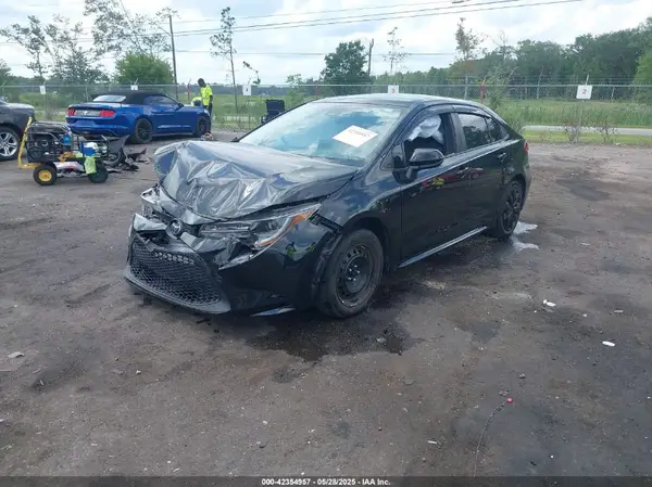 5YFEPMAE7NP310856 2022 TOYOTA COROLLA - Image 2