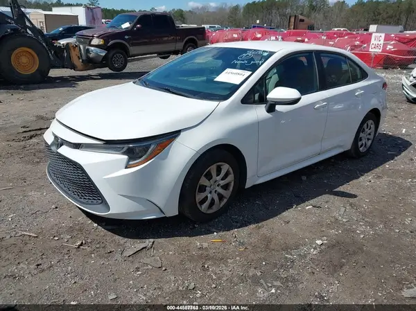 5YFEPMAE7NP318682 2022 TOYOTA COROLLA - Image 2