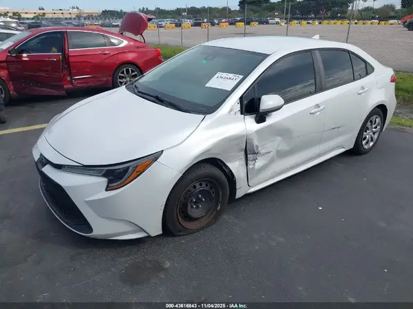 5YFEPMAE7NP322358 2022 TOYOTA COROLLA - Image 2