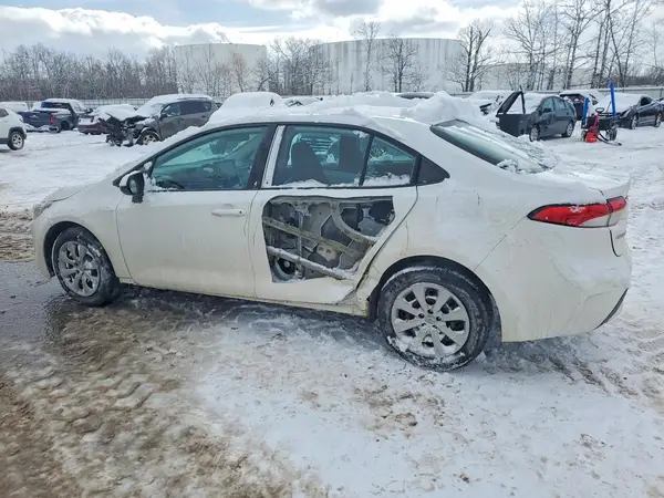 5YFEPMAE7NP329911 2022 TOYOTA COROLLA - Image 2