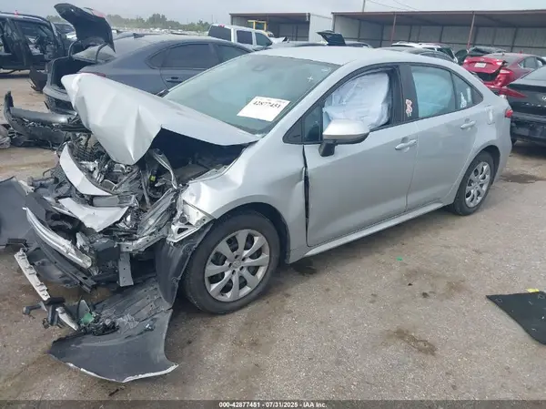 5YFEPMAE7NP330573 2022 TOYOTA COROLLA - Image 2
