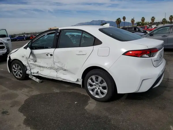 5YFEPMAE7NP331884 2022 TOYOTA COROLLA - Image 2