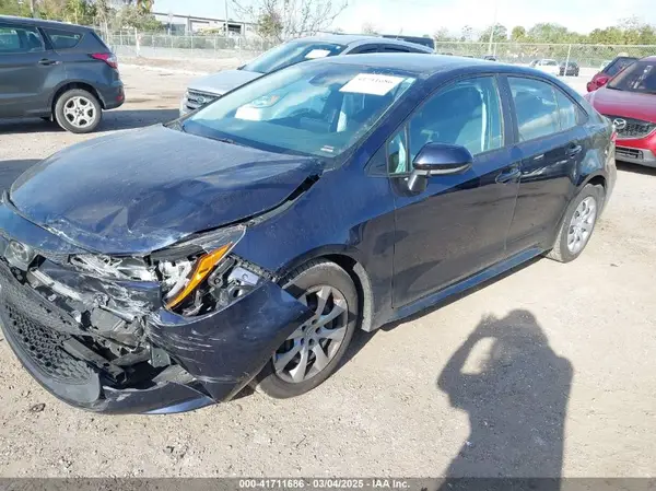 5YFEPMAE7NP336650 2022 TOYOTA COROLLA - Image 2